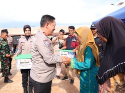 Polri Bakti Sosial Alumni Akpol 90, Bagikan 1.485 Paket Sembako di Batam