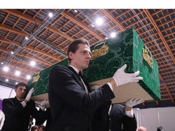 Siapkan Bekal Kematian, Ini 7 Potret Ratna Sari Dewi Istri Soekarno di Dalam Peti Mati