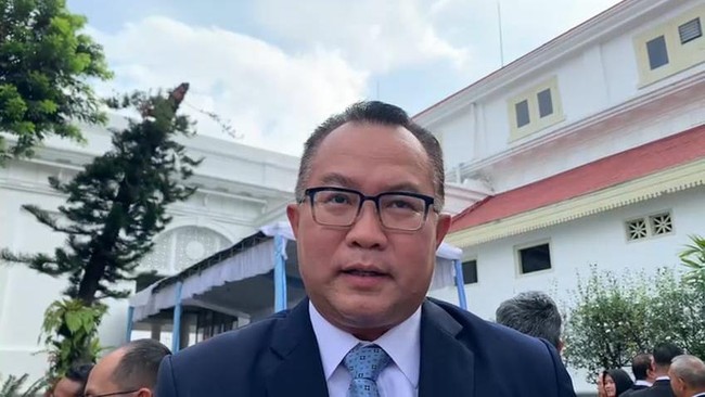 Presiden Prabowo Subianto melantik Arif Satria sebagai Kepala Badan Riset dan Inovasi Nasional (BRIN), menggantikan posisi Laksana Tri Handoko.