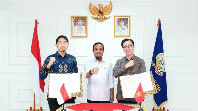 Vingroup dan PT Sulsel Andalan Energi tandatangani MoU pengembangan PLTS dan kolaborasi di bidang energi hijau, kota pintar, dan infrastruktur kesehatan.