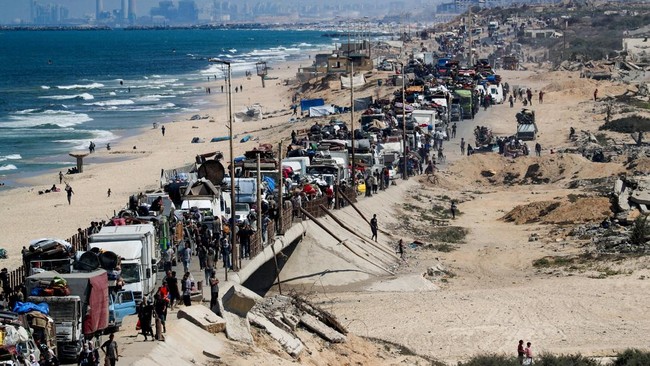 Ribuan Warga Palestina Eksodus ke Gaza Selatan, Ada Apa? Ribuan warga dari Gaza City ramai-ramai eksodus ke wilayah selatan di tengah gempuran intensif Israel.