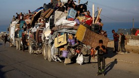 FOTO: Ribuan Warga Palestina Eksodus ke Gaza Selatan