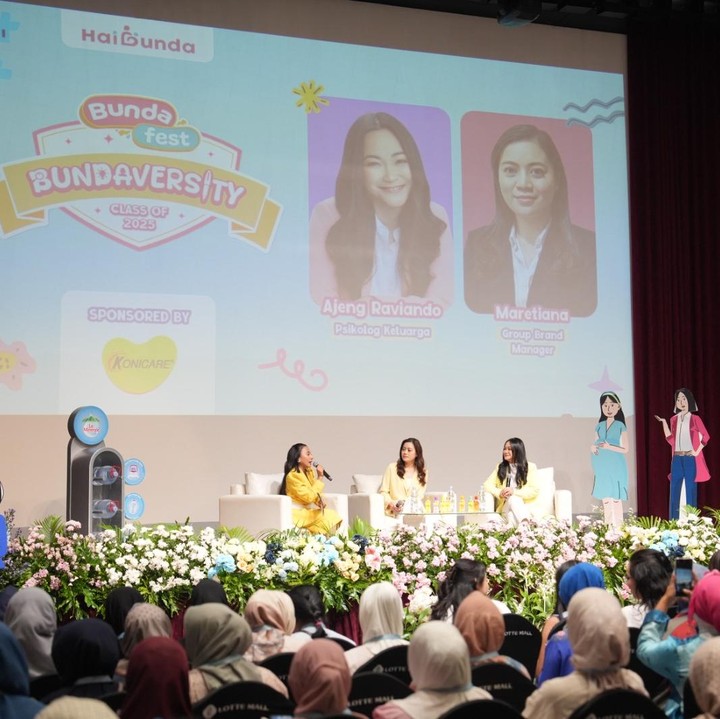 <p>Kelas ketiga Bundaversity diisi dengan sesi berbagi inspirasi bersama Psikolog Keluarga Ajeng Raviando dan Group Manager, Maretiana. Mengusung tema <em>Bunda Selfcare: Working Mom dan Fully IRT</em>, sesi ini membahas tentang pentingnya merawat diri untuk para Bunda. Psikolog Ajeng membagikan beberapa kunci penting agar Bunda bisa lebih seimbang dalam menjalani peran sehari-hari. &ldquo;Bunda perlu kenali identitas diri sendiri di luar peran Bunda. Cobalah manfaatkan support system dari pasangan, jaga rutinitas yang sehat, dan ciptakan momen rileks di rumah,&rdquo; ucap Ajeng. (Foto: Ivan Putra Darmawan)</p>