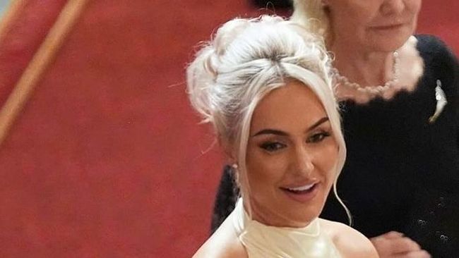 Wanita Cantik Penuh Misteri di Jamuan Donald Trump Ternyata…