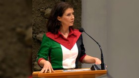 Pakai Blouse Bendera Palestina, Anggota DPR Belanda Diminta Ganti Baju