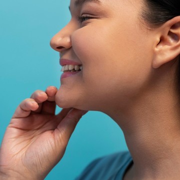 5 Cara Efektif Menghilangkan Double Chin, Bikin Kembali PD saat Berfoto Ria!