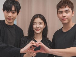Agensi Bantah Kim Yoo Jung Pacari Kim Do Hoon, Fotonya di Bandara Viral