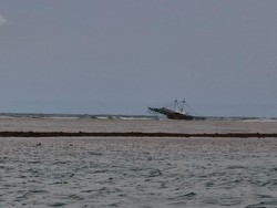 Kapal Nelayan di Belitung Timur Tenggelam, 5 ABK Selamat