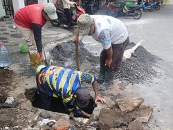 Sinkhole Kembali Muncul di Jalan Muharto Kota Malang