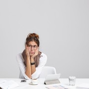 Mengenal Penyebab dan Risiko Job Hugging, Fenomena Karyawan Enggan Pindah Kerja karena Ketidakpastian Ekonomi