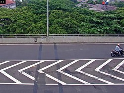 Viral, Motor Nyelonong Masuk Tol Priok dan Melawan Arah