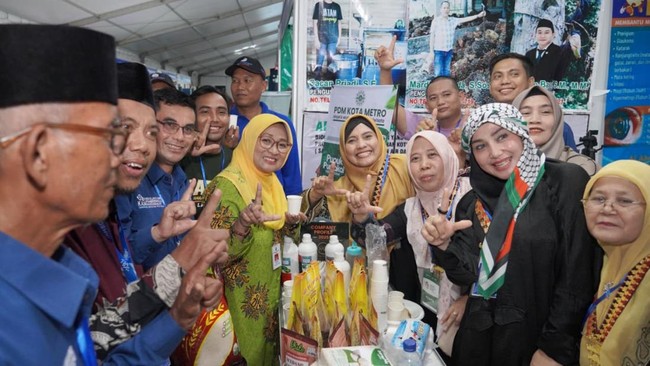 Dengan mayoritas warga hidup dari pertanian, Pemkab Kebumen memastikan hadir melalui berbagai program untuk memajukan dan menyejahterakan petani.
