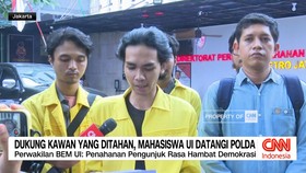 VIDEO: Dukung Kawan Yang Ditahan, Mahasiswa UI Datangi Polda
