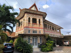 Melihat Lebih Dekat Rumah Gajah Mungkur Berusia 124 Tahun di Gresik