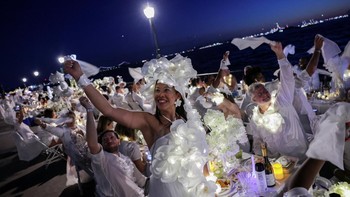 FOTO: Sensasi Makan Malam Misterius 'Diner En Blanc' di New York