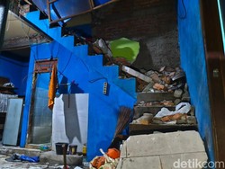 Haru Ibu Telungkup Lindungi Anak dari Runtuhan saat TJ Tabrak Rumah di Cakung