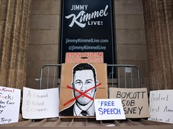 Video: Jimmy Kimmel Kena Suspend, Penulis AS Gelar Aksi di Kantor Disney