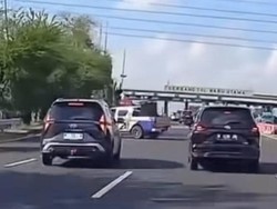 Viral Mobil Petugas Tol Potong Jalan Sembarangan, Ini Faktanya