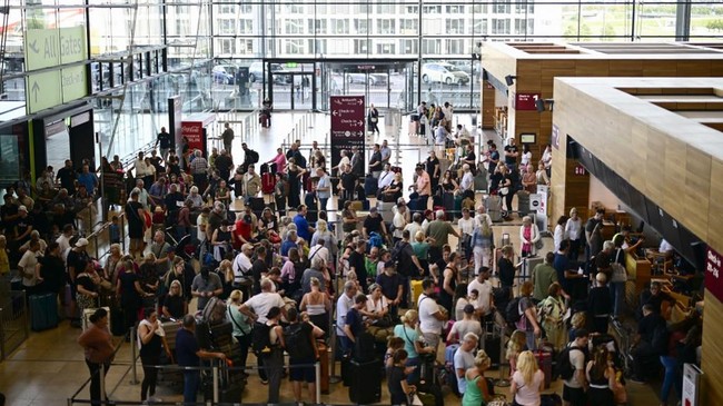 Berbagai bandara besar di Eropa mengalami masalah check-in dan boarding usai penyedia layanan kena serangan siber.