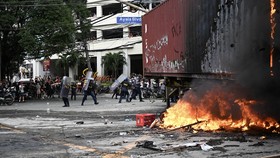 Demo Anti Korupsi di Manila Rusuh, Bendera One Piece Berkibar