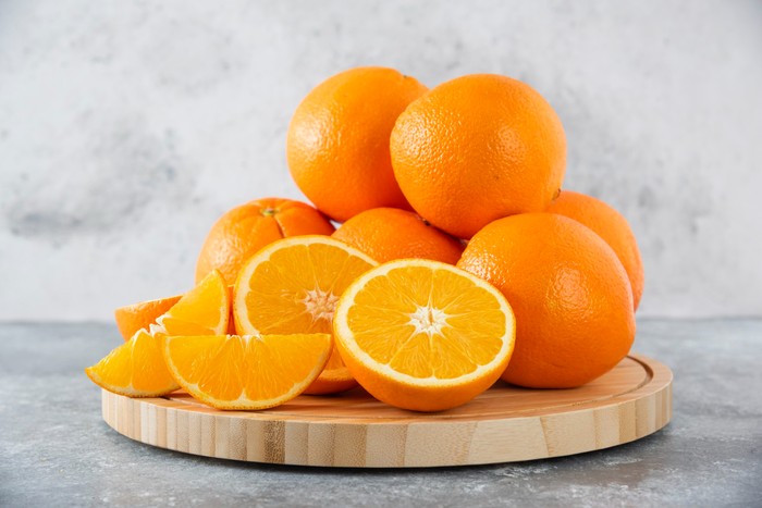 Sumber kolagen alami berasal dari kaldu tulang, ikan, telur, kacang-kacangan, hingga buah kaya vitamin C seperti jeruk dan stroberi.