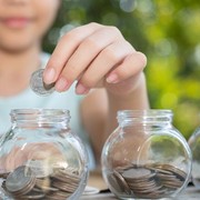 Jadi Fangirl K-Pop? Yuk Ikuti 5 Tips Mengelola Keuangan Ini!