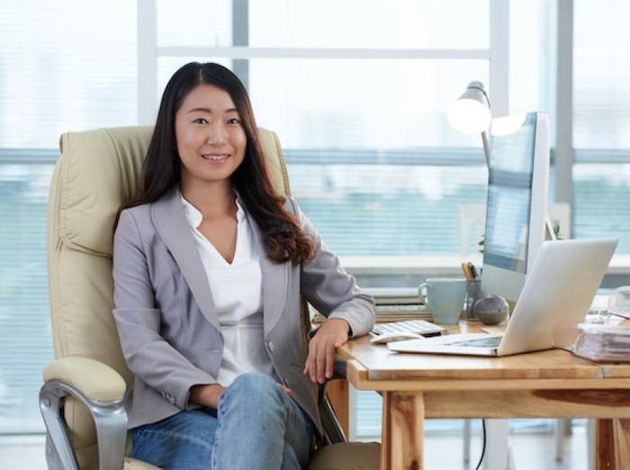 Orang yang benar-benar cerdas tidak pernah mengeluh tentang kekurangan diri sendiri. Mereka telah belajar untuk melepaskan ekspektasi mengenai kesempurnaan, karena itu adalah standar yang tidak terjangkau, yang hanya menyebabkan tekanan dan merusak harga diri mereka.