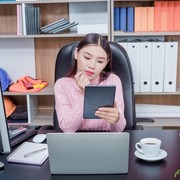 Punya 3 Kebiasaan Ini? Tandanya Kamu Bikin Produktivitas Kantor Anjlok!