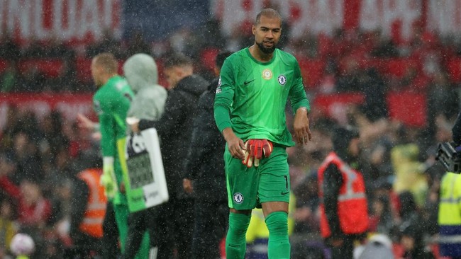Pelatih Chelsea Enzo Maresca menyalahkan kiper Robert Sanchez setelah timnya dikalahkan Manchester United 1-2 pada lanjutan Premier League.