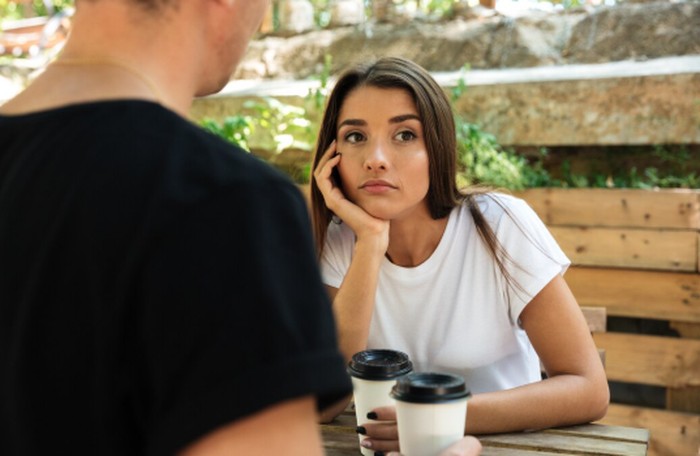 Merasa Kesal atau Penuh Dendam dalam Hubungan/ Foto: freepik.com/drobotdean