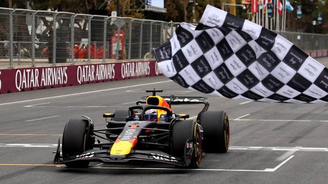 Max Verstappen berhasil memenangi F1 GP Azerbaijan 2025 mengalahkan pemuncak klasemen Oscar Piastri yang mengalami kecelakaan, Minggu (21/9).