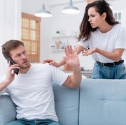 5 Sikap Pasangan Red Flag yang Masih Sering Dinormalisasikan