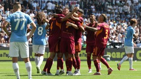 Hasil Liga Italia: Derby Sengit Diwarnai Kartu Merah, Roma Sikat Lazio
