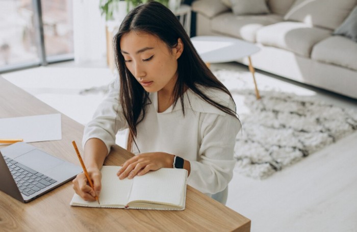 Taurus adalah simbol ketekunan. Mereka nggak akan berhenti berusaha sampai mimpi mereka benar-benar tercapai./ Foto: freepik.com/senivpetro