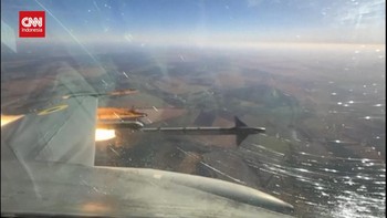VIDEO: Detik-detik Jet Ukraina Tembak Jatuh Drone Rusia