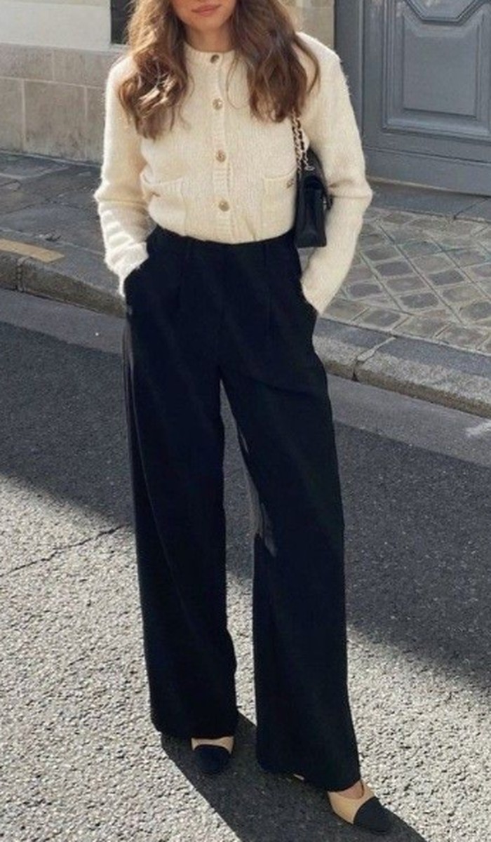 Celana wide-leg jadi andalan untuk tampilan elegan ala perempuan Prancis. Simpel, chic, dan tetap nyaman dipakai sepanjang hari./ Foto: pinterest.com