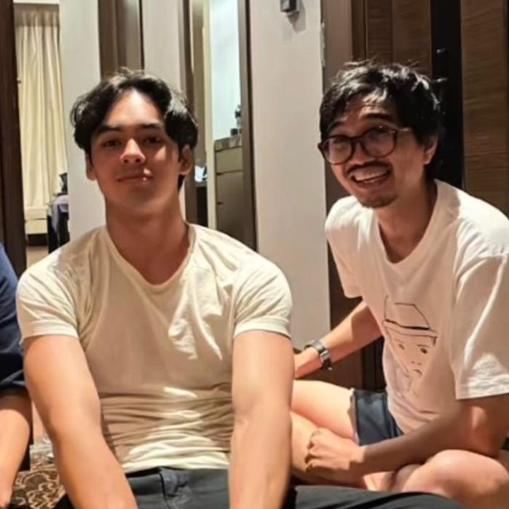 <p>Publik semakin dibuat penasaran ketika mengetahui bahwa Fattah memiliki keterkaitan dengan Duta Sheila on 7. Ya, Fattah adalah keponakan dari vokalis yang sudah puluhan tahun berkarya di industri musik Tanah Air. Seperti diketahui Fattah adalah anak Ananda Lontoh yang merupakan kakak dari Adelia Lontoh, istri Duta Sheila on 7. (Foto: Tiktok @attarsyach)</p>