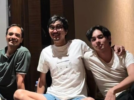 Kedekatan Aktor Fattah Syach dengan Sang Paman Duta Sheila on 7, Intip Potretnya Bun