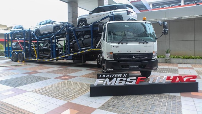 PT Krama Yudha Tiga Berlian Motors (KTB), distributor resmi Mitsubishi Fuso Truck and Bus Corporation (MFTBC), merayakan 55 tahun kiprahnya di Indonesia
