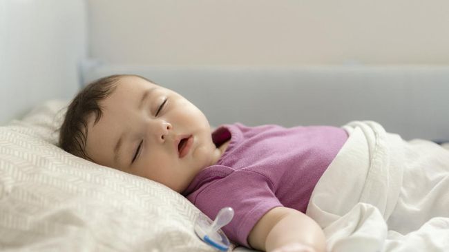 Kapan Bayi Boleh Pakai Bantal? Jangan Sembarangan, Ketahui Aturannya!