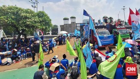 Buruh Bawa 5 Tuntutan ke DPR: Supremasi Sipil hingga Bebaskan Pedemo