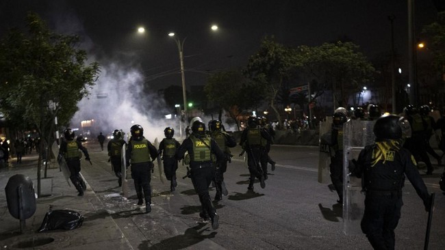 Ratusan warga Gen Z Peru kembali turun ke jalan memprotes praktik korupsi, kejahatan kelompok kriminal "gengster", hingga reformasi dana pensiun.