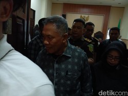 Eks Bupati Lobar Terdakwa Korupsi LCC Dituntut 10,5 Tahun Penjara