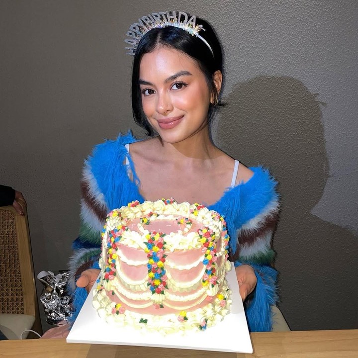 <p>Penyanyi Eva Celia baru saja berulang tahun ke-33, Minggu (21/9/2025). Momen perayaan ulang tahunnya itu dibagikan langsung oleh Eva melalui beberapa foto yang diunggah di akun Instagram pribadinya. (Foto: Instagram@evacelia)</p>