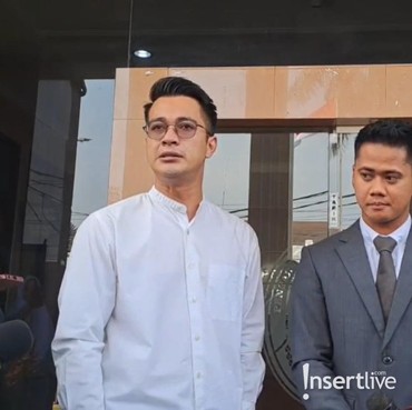 Emosional, Eza Gionino Tak Henti Nangis Usai Sidang Mediasi