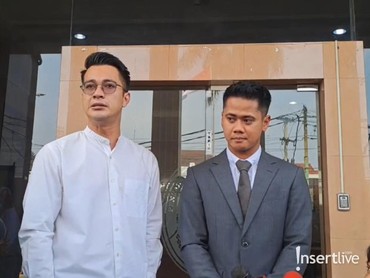 Emosional, Eza Gionino Tak Henti Nangis Usai Sidang Mediasi