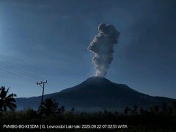 Dua Gunung Berapi di NTT Meletus Pagi Ini, Warga Diimbau Waspada