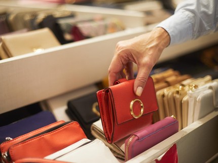 8 Warna Dompet yang Bagus Menurut Feng Shui