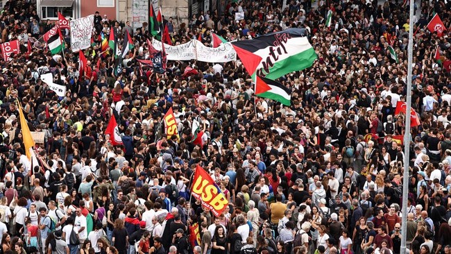 Puluhan ribu warga Italia gelar aksi demonstrasi besar-besaran tuntut pemerintah lamban atasi krisis kemanusiaan di Gaza.
