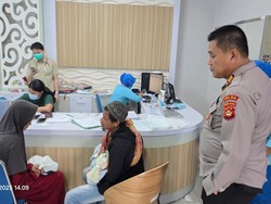 Kisah Pilu Pasutri Tunasiswa Jalan Kaki Gendong Jasad Bayi-Dimaki Mertua